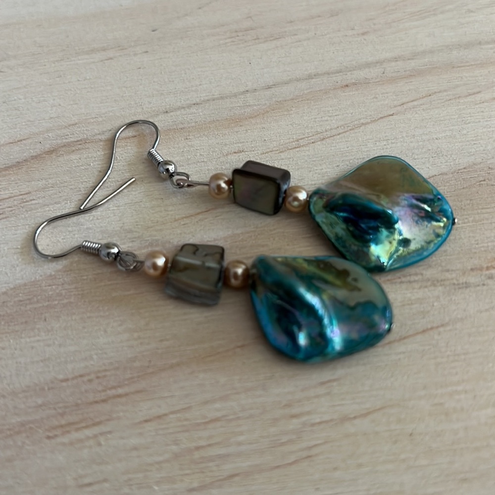 Dangle Shell Earrings Handmade - Picture 4 of 6